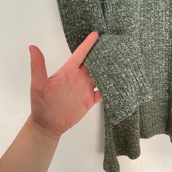 Dress Barn Green and White Speckled Long Sleeve Sweater Top - Picture 4 of 10